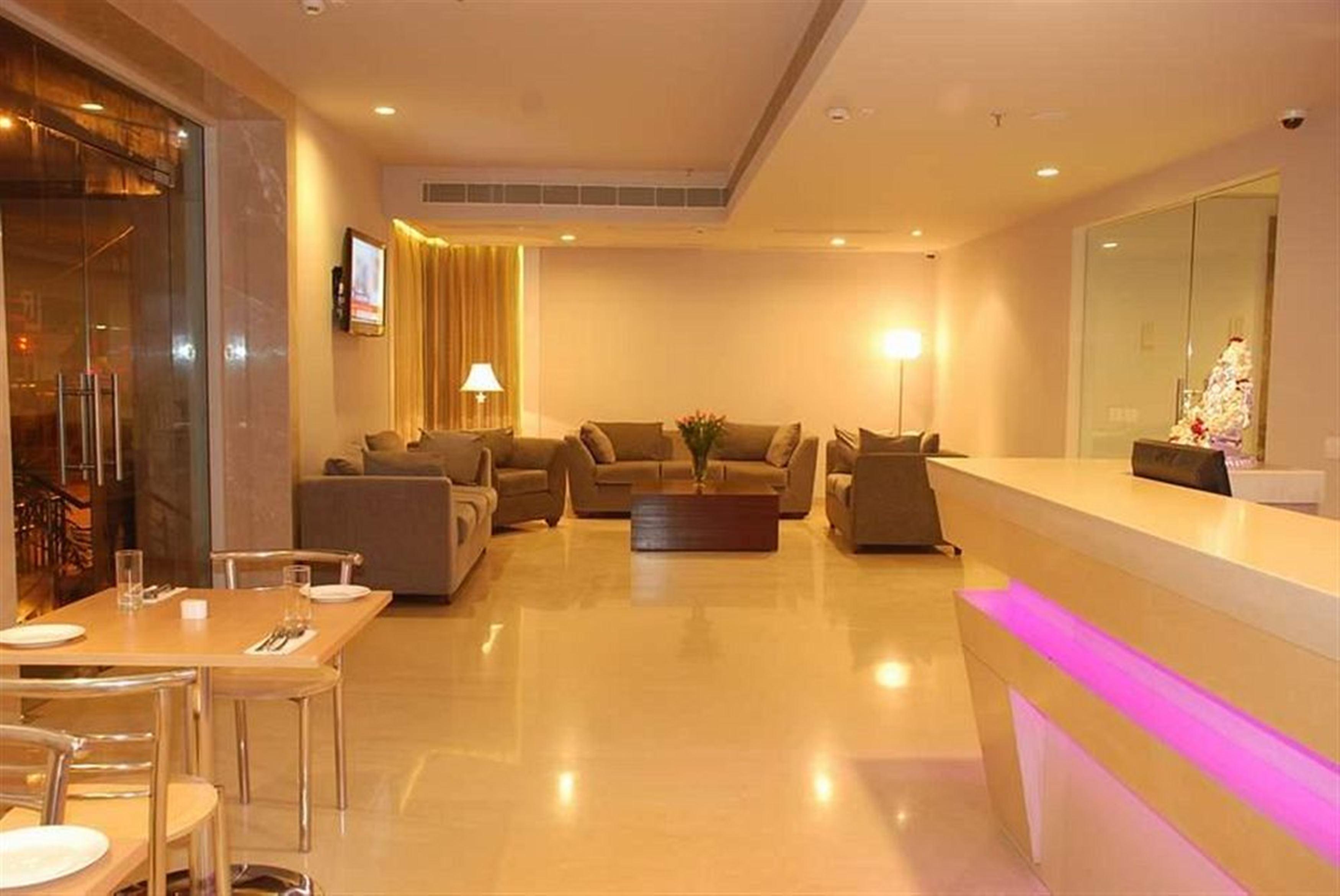Sarovar Portico Naraina, Hotel Nova Deli Exterior foto