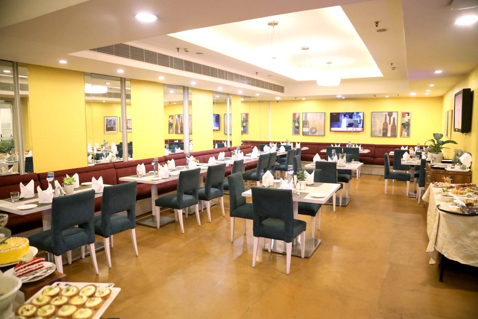 Sarovar Portico Naraina, Hotel Nova Deli Exterior foto