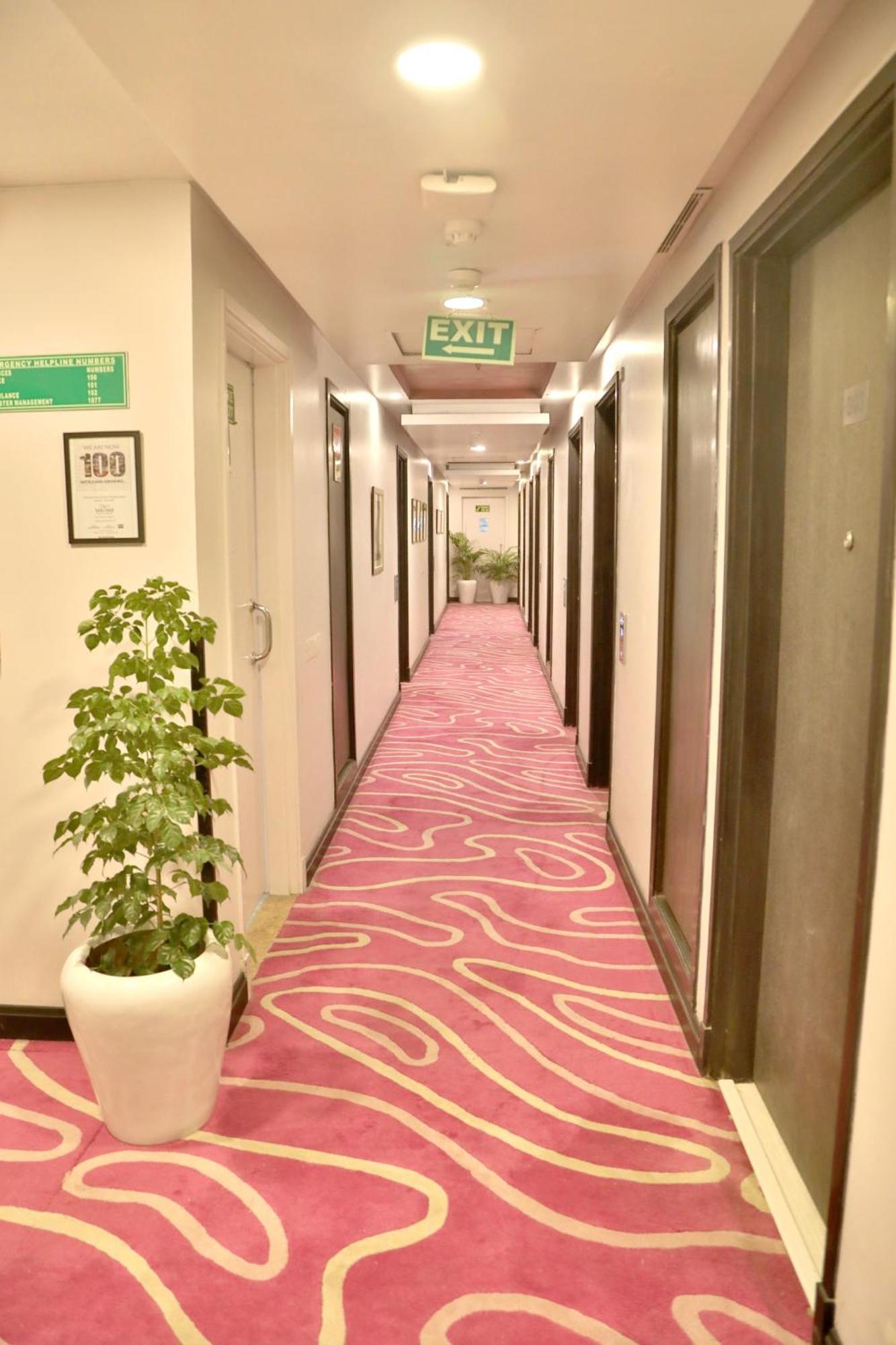 Sarovar Portico Naraina, Hotel Nova Deli Exterior foto